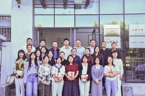 6全体教师合影留念
